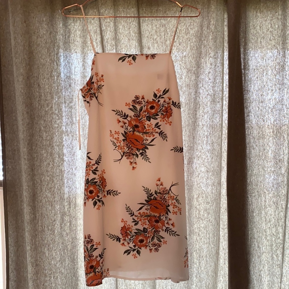 FRANCESCAS White floral dress. Size M.